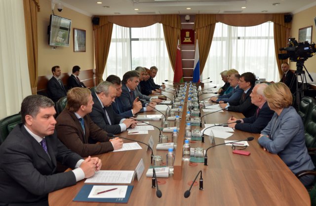 Встреча членов Комиссии Парламентского Собрания Союза Беларуси и России и депутатов Законодательного Собрания. 20 мая 2016 года-dsc_7363
