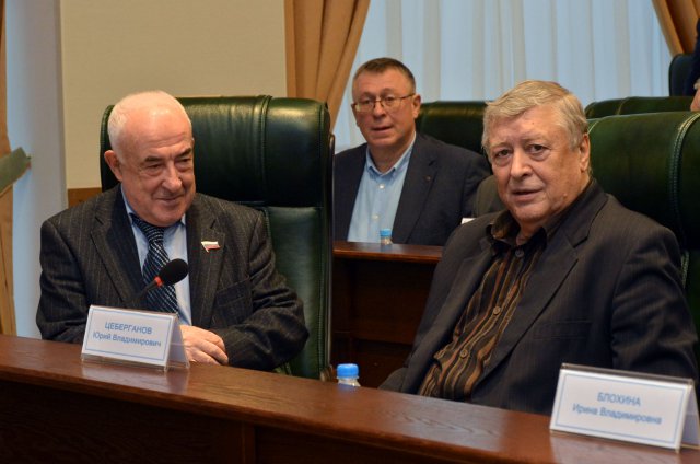 В Законодательном Собрании прошли публичные слушания областного бюджета на 2016 год-02