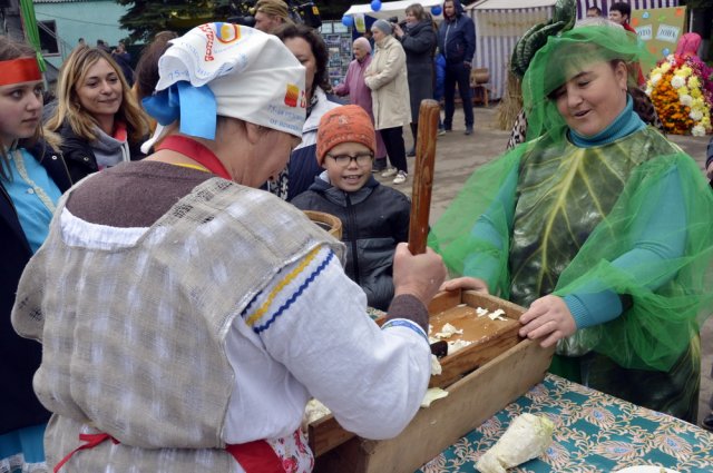В Зубцовском районе чествовали «Барыню Капусту» 30.09.2017-10 В Зубцовском районе чествовали «Барыню Капусту» 30.09.2017-10