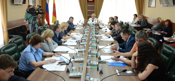 Процедура внесения гражданами законодательных инициатив в областной парламент станет проще