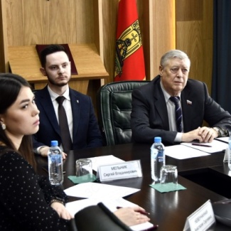 Депутаты и общественники обсудили вопросы совершенствования работы с молодежью