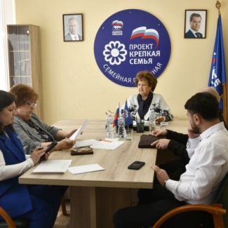 Депутаты Законодательного Собрания провели приёмы граждан