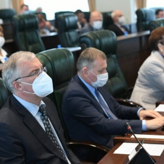 Исполнение регионального бюджета-2019 рассмотрели депутаты областного парламента