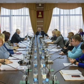 В областном парламенте продолжается обсуждение проекта регионального бюджета