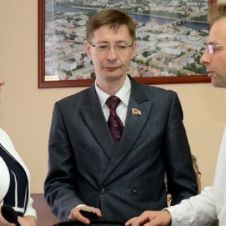 Комитеты обсудили итоги модернизации здравоохранения и внесли антикоррупционную поправку в закон