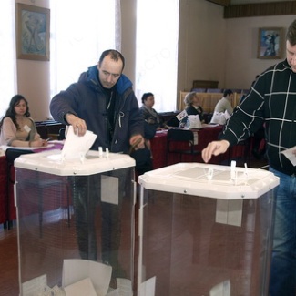 Сенатор Андрей Епишин проголосовал на выборах Президента России