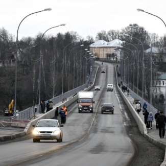 В Старице завершается ремонт моста, продолжается реконструкция набережной и готовится к открытию новый детский сад
