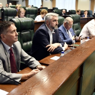 Законодательное Собрание приняло изменения в региональный закон, расширяющие категории участников СВО, имеющих право на бесплатное предоставление земельного участка