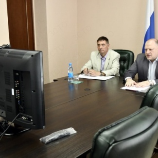 Депутаты областного парламента провели он-лайн прием граждан