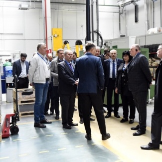 «Парламентский день» в Калининском муниципальном округе: высокотехнологичные предприятия и новейший образовательный центр