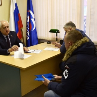 Руководитель фракции «Единая Россия»  провёл депутатский приём