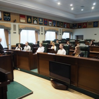 Гимназисты познакомились с историей Законодательного Собрания