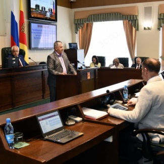 Состоялось внеочередное заседание областного парламента