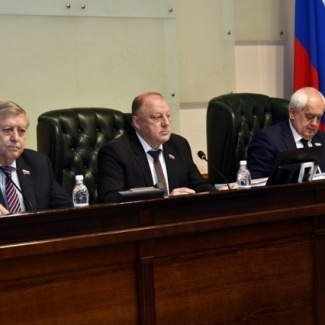 Законодательное Собрание приняло в первом чтении областной бюджет на ближайшие три года