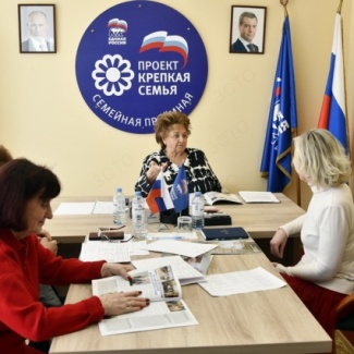 Депутаты Законодательного Собрания провели приёмы граждан