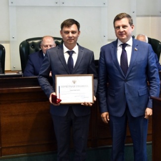 Сенатор Андрей Епишин вручил награды Совета Федерации