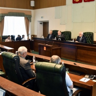 Законодательное Собрание приняло закон о внесении изменений в областной бюджет