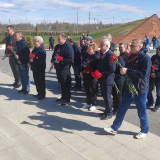 Парламентарии Санкт-Петербурга посетили Ржев в рамках автопробега, посвященного юбилею Сталинградской битвы