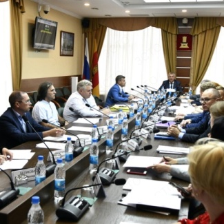 Состоялось заседание комитета по транспорту и жилищно-коммунальному комплексу