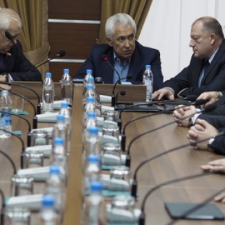 Решать проблемы совместными усилиями