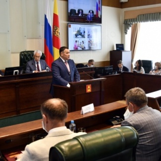 Губернатор Тверской области Игорь Руденя выступил перед депутатами Законодательного Собрания региона с ежегодным отчетом