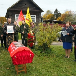Экипаж  фронтового бомбардировщика ДБ-3 снова в полном составе