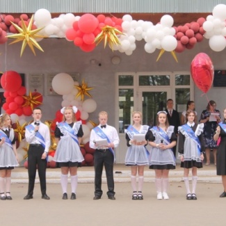Депутаты Законодательного Собрания поздравили выпускников Тверской области