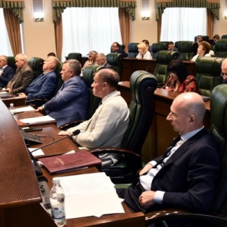 Законодательное Собрание поддержало проект федерального закона о ежегодной выплате работающим родителям, имеющим двух и более детей