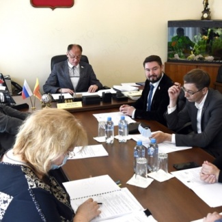 Региональный парламент продолжает работу по исполнению социальных инициатив главы государства