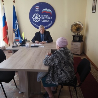 Юрий Цеберганов провёл депутатский приём в Штабе общественной поддержки