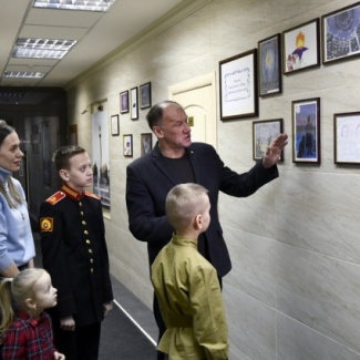 О Родине с любовью: в Законодательном Собрании прошла выставка детских рисунков