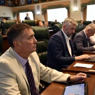 Областной парламент поддержал изменения в федеральном законодательстве по увековечению памяти погибших при защите Отечества