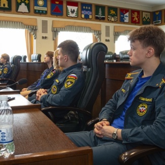 Кадетский класс МЧС России школы № 50 города Твери познакомился с историей Законодательного Собрания