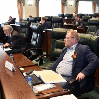 Областной парламент законодательно расширил перечень предприятий, работающих по "упрощенке", для которых в три раза снижаются налоги