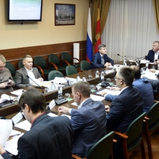 Комитет рассмотрел проект закона об областном бюджете и ход выполнения программы по развитию транспортного комплекса и дорожного хозяйства