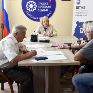 Депутаты Законодательного Собрания провели приём граждан