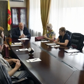 Сергей Голубев встретился с участниками Всероссийской выставки детских рисунков «Поздравь Севастополь»